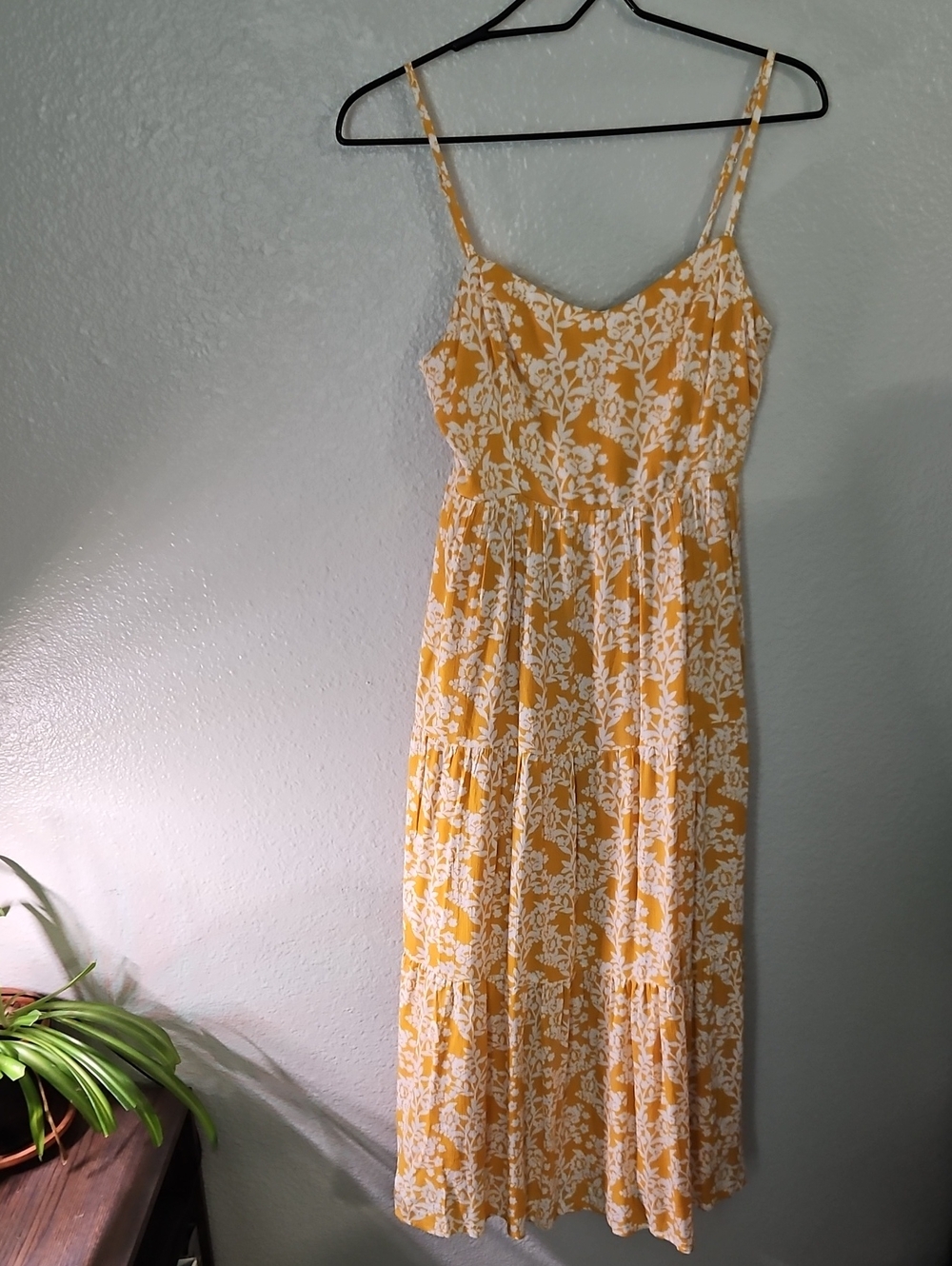 Lulus Catching Sunrays Mustard Yellow Floral Tiered Midi Dress Size M EUC